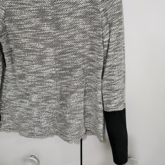 Original Canadian designer grey/white and black funnel neck sweater. - Picture 10 of 12
